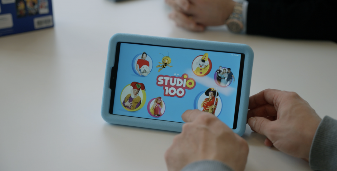 Samsung, Studio 100 and mobco join forces to safely introduce children to the digital world